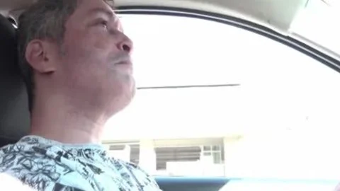 Tief in diesen großen leckeren Po der Latina-Sexbombe Julia im Auto hämmern