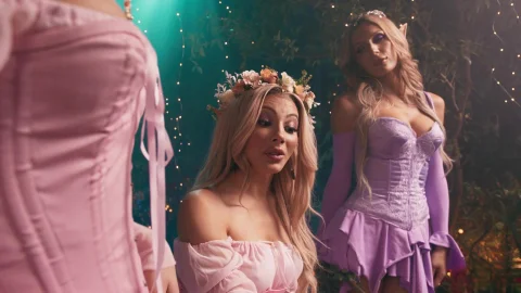Trans Angels: Jade schlingt die Erektionen von Tori und Ariel hinunter