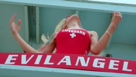 Kurdupel: Lusty Shemales Share a Cock