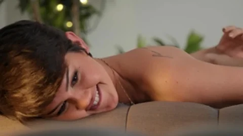 TransAngels - Trans Daisy Taylor Arsch lecken im Bett