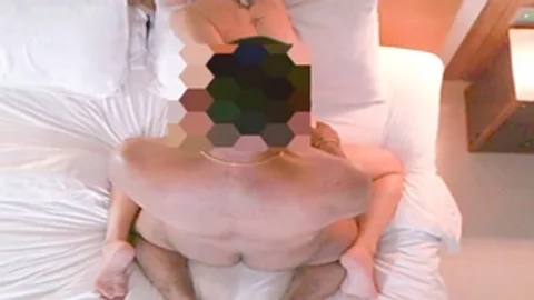 Ladyboy top tailandesa / china recibe topping de otro hombre
