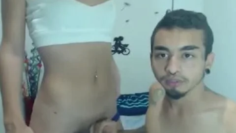 Ein studierfreudiger Teenager knallt einen schmierigen Ladyboy
