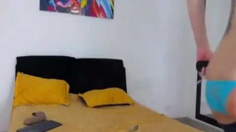 transexual gigante jugando con Brandi, la follaron dos veces