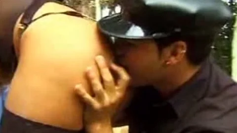 Aline fickt Polizisten