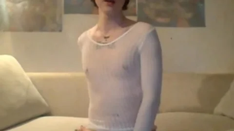 Femboy neckt Beule