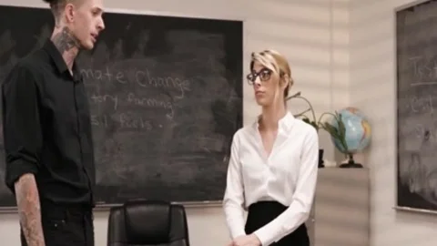TBabe Casey küsst genießt, wenn ihr Assistent sein Arschloch rammt