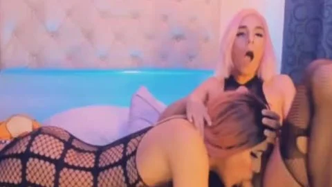 Ladyboy will einen massiven 10- Pfunders lutschen