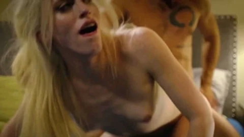 Trans Sensual - Transsexuelle Izzy Wilde sehr sauberer Cumshot