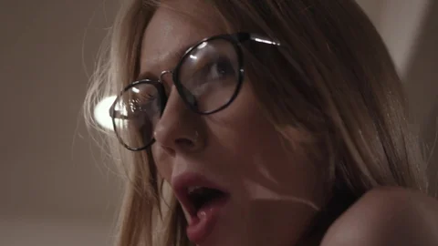 Trans Sensual: Sexo duro com um norte-americana usando calções