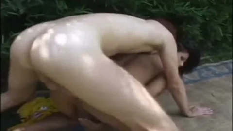 Hübsche Mädchen mit Schwänze – Szene drei