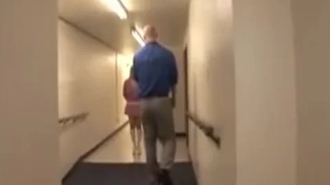 HOLLY affascinante viene punita DALLA MAESTRA