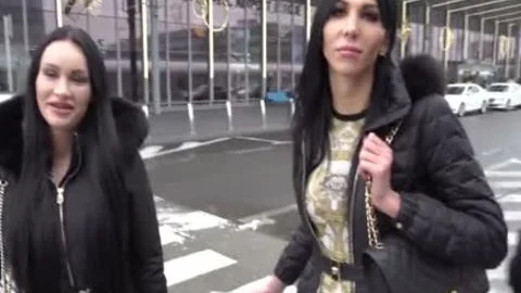 KimberLee und Bailey Paris Babys mit Schwänze