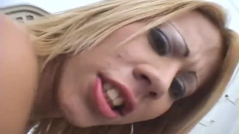 Bruna Prado wird von einem enormen dunklen Schwanz durchbohrt .mp4