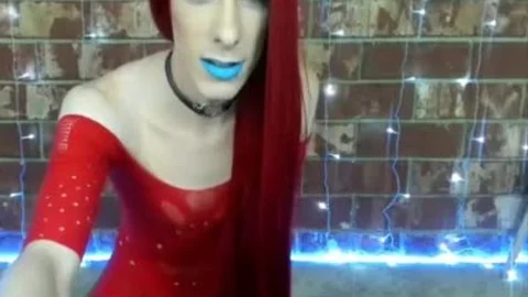 Kranke Rothaarige Ladyboy spielt mit Arschloch und Dildospielen