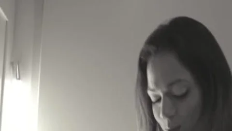 Camilla Jolie vollbusige T-Girlin Strümpfen Cumshot Solo
