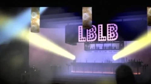 LADYBOY LADYBOY: angenehmer geiler Spermafluss des Kükens
