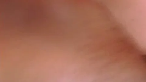unartiges brasilianisches Blond T-Mädchen und Andrea Nobili.