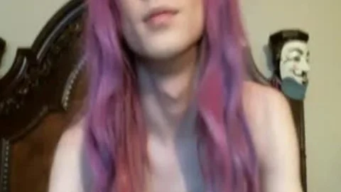 Tgirl großes Sperma im Mund