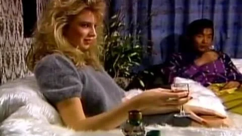 Traci Lords En Traci nimmt Tokio von der vollständigen Filmszene aus dem Jahr 1986