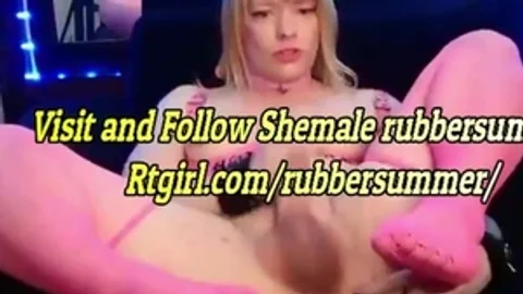 Rosa Strümpfe Amerikanische Blonde Transsexuelle Mit Nasty Füßen Beine Zieht Ihren Schwanz Vor Die Webcam