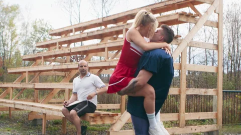 Trans Angels: La acción de rimming tgirl agrada a coach rick