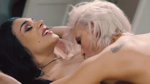 Transfixed: Aventure nue d’Eva Maxim