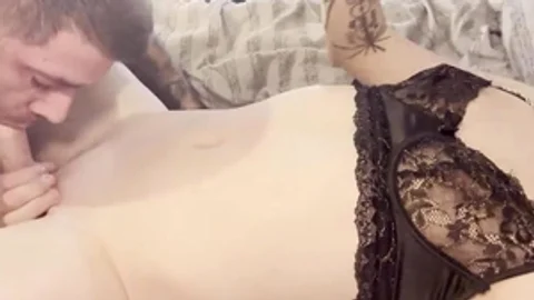 rubia fina t-beauty dominando a su chico