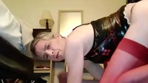 Ihre Flaschen wie einen falschen Penis benutzt