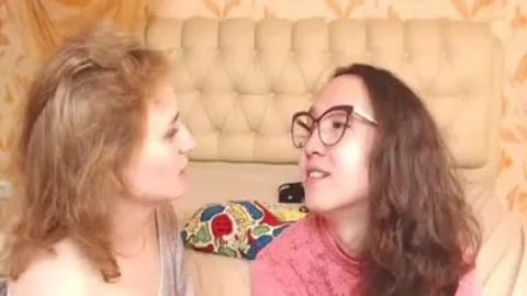 transexual recibiendo su polla chupada