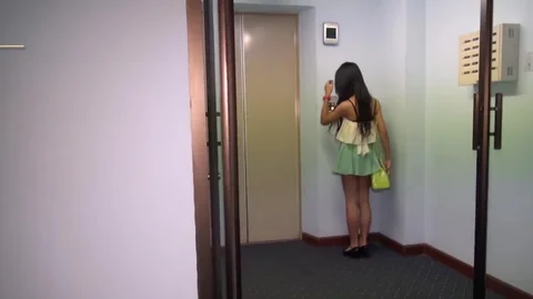 Ladyboy de conejo con dedicatoria a Thailand Miami y un peso enorme en su polla