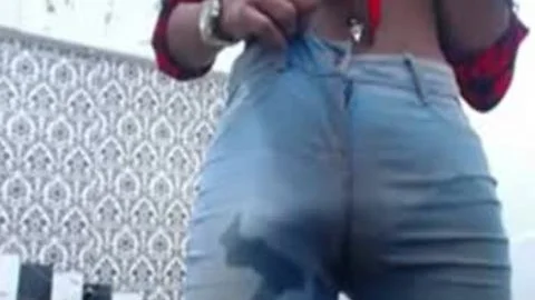 Dunkle große Weenie Ladyboy neckt online
