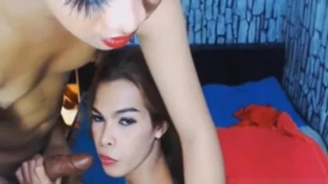 transexual oriental  fumando antes de un duro sexo anal